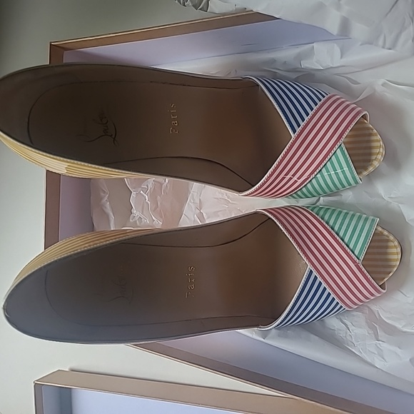 Christian Louboutin - Picture 4 of 8